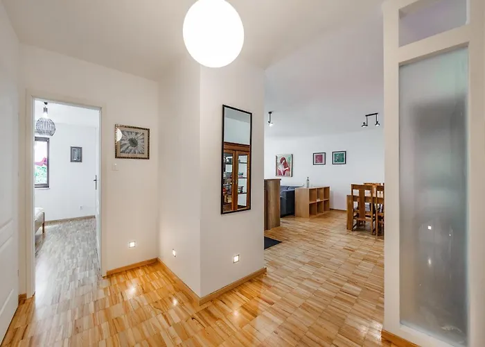 Apartmán Lovely Terrace With Car Place